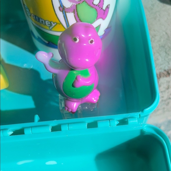 Barney & Baby Bop Lunch Box with Thermos & Action Figure Playset All included 🚒 - Picture 6 of 8